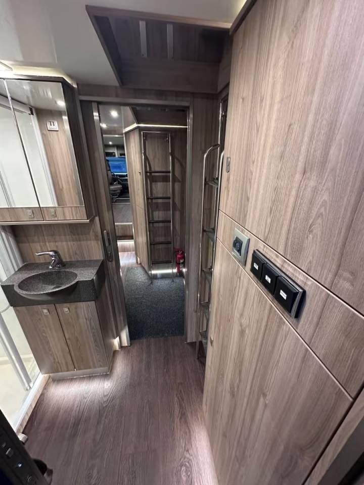 Camión para caballos Otra marca VOLVO 0 De segunda mano