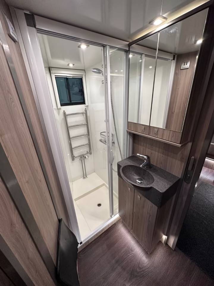 Camión para caballos Otra marca VOLVO 0 De segunda mano