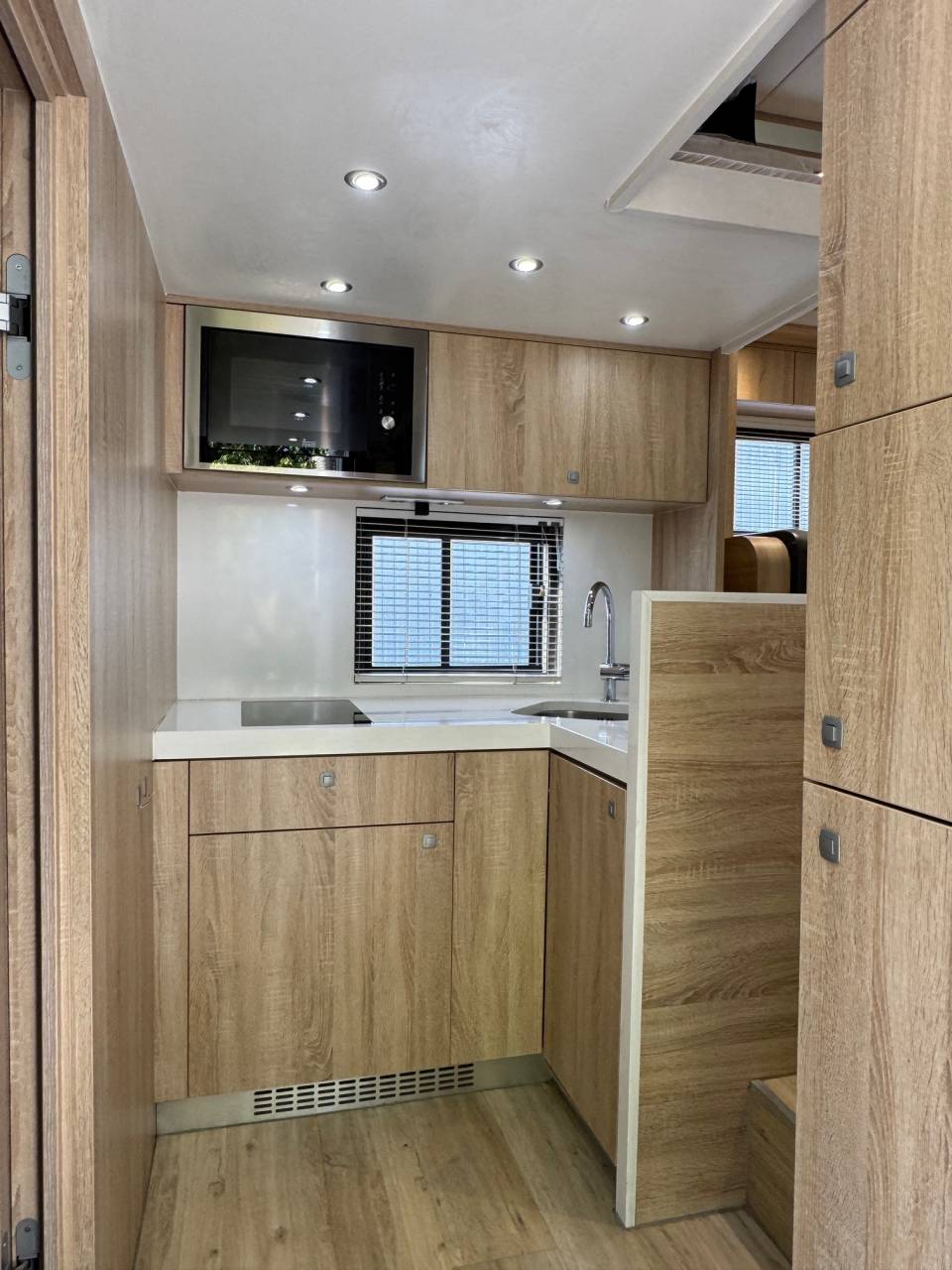 Camión para caballos STX SCANIA 2014 De segunda mano