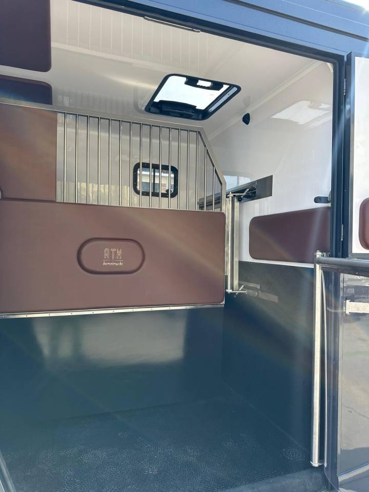 Furgoneta para caballos Renault Renault master 2024 Nuevo