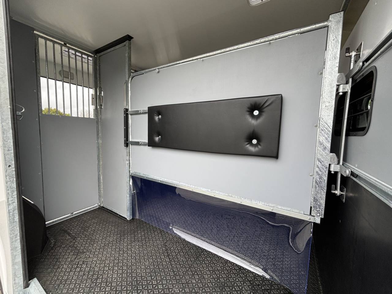 Furgoneta para caballos AP Petit Nissan interstar L3 2025 Nuevo