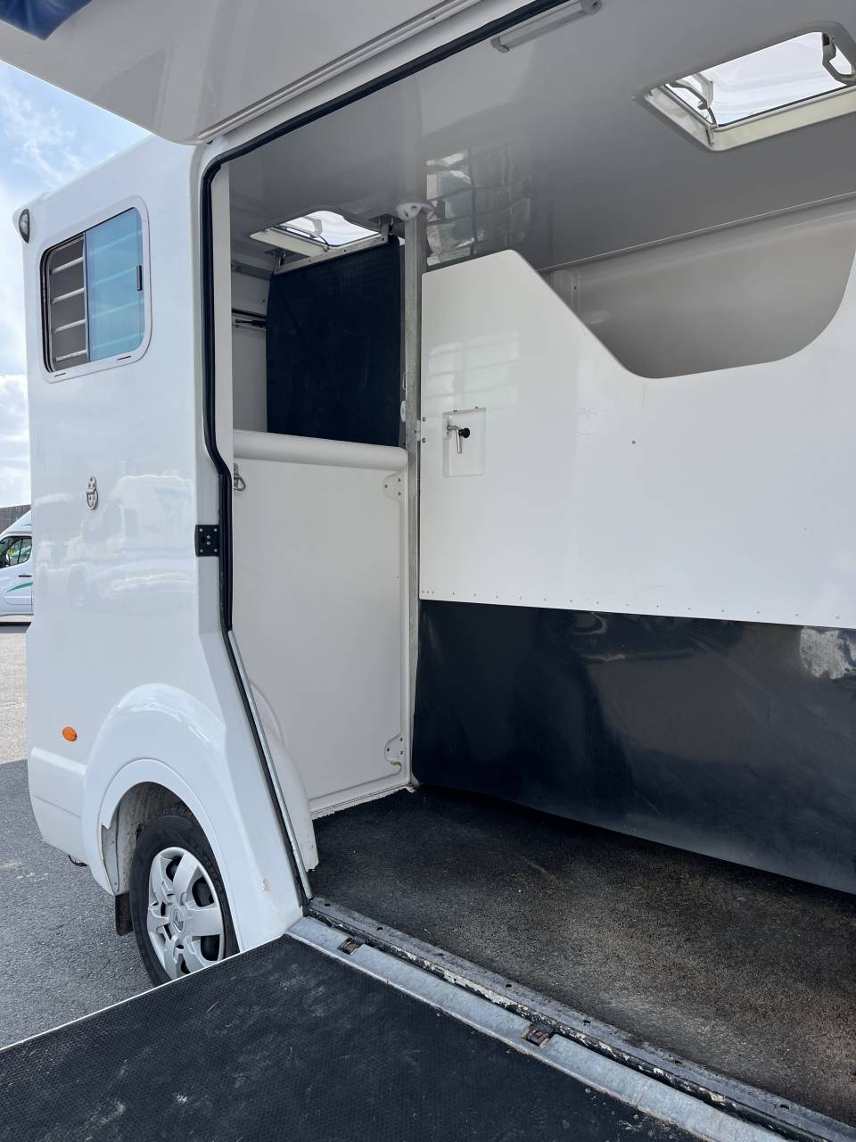 Furgoneta para caballos Barbot D5 2021 De segunda mano