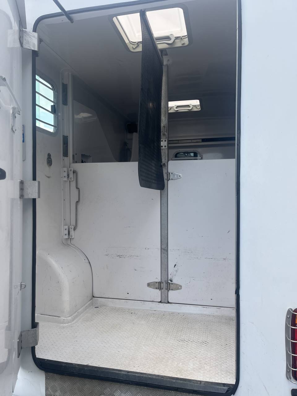 Furgoneta para caballos Barbot D5 2021 De segunda mano