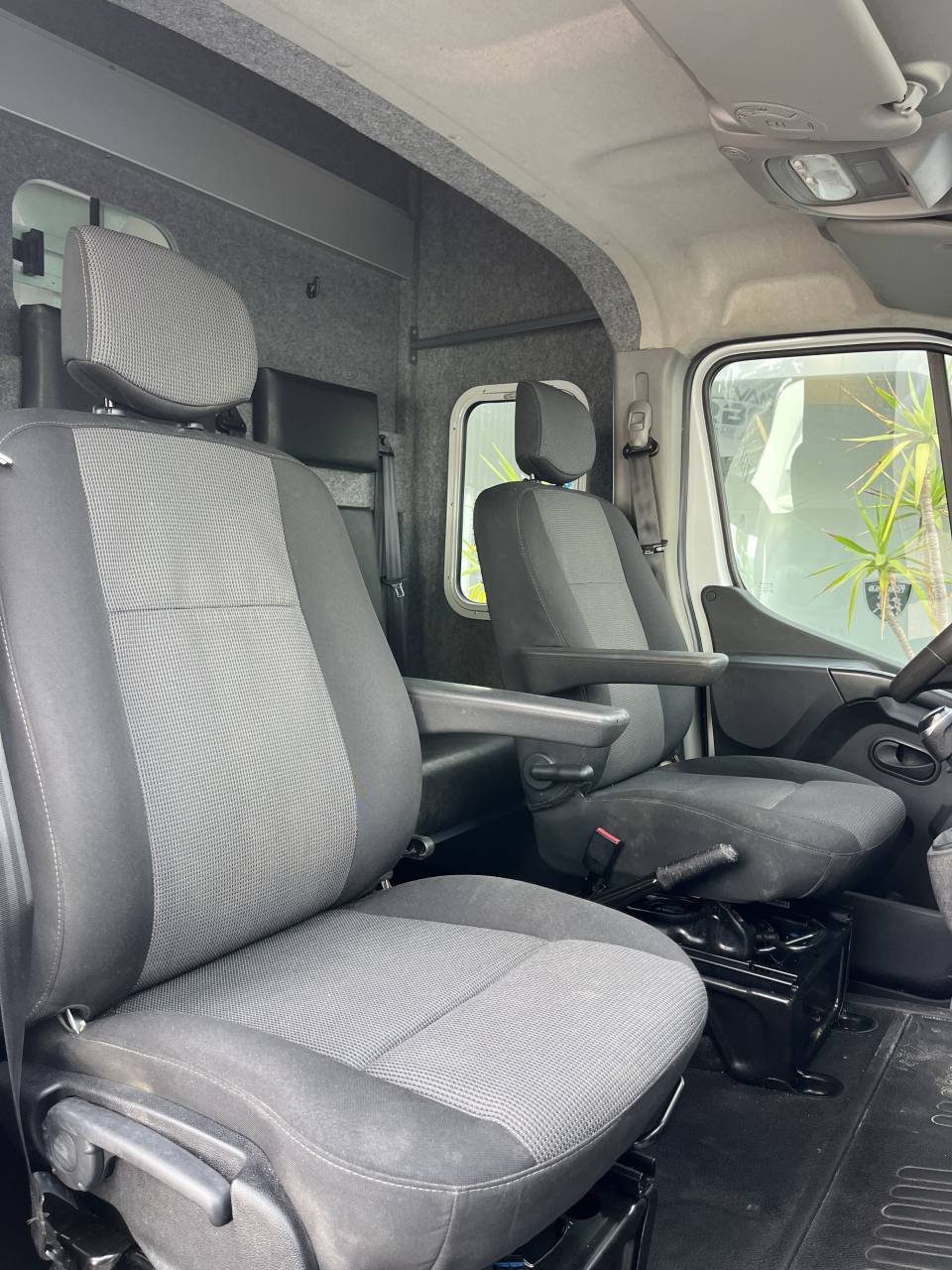 Furgoneta para caballos Barbot D5 2021 De segunda mano