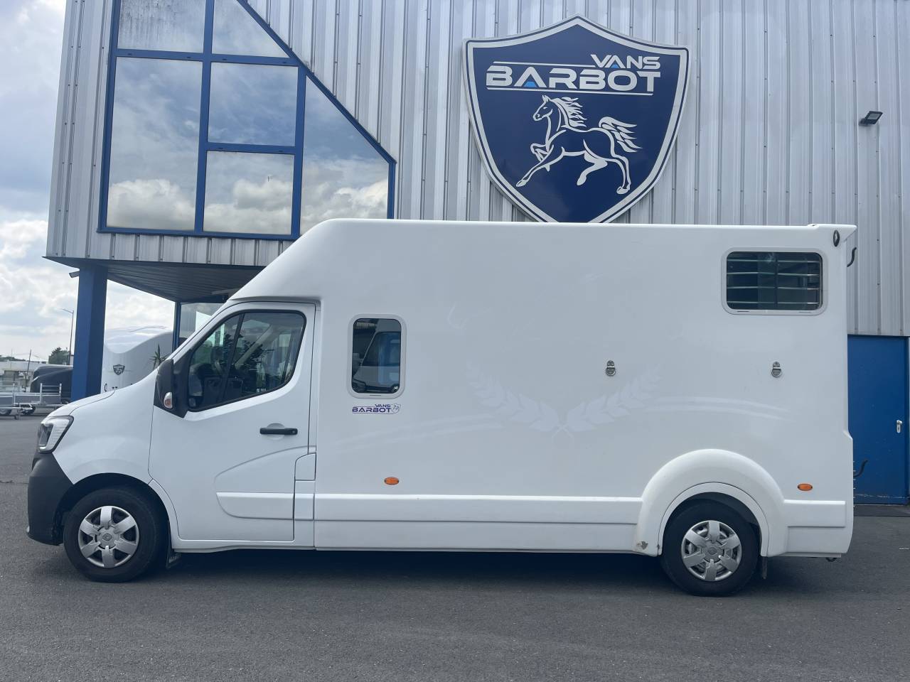 Furgoneta para caballos Barbot D5 2021 De segunda mano