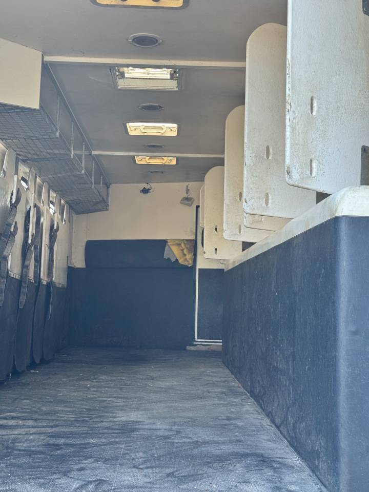 Camión para caballos Scania 94XS 2000 De segunda mano