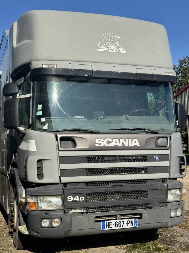 Camión para caballos Scania 94XS 2000 De segunda mano