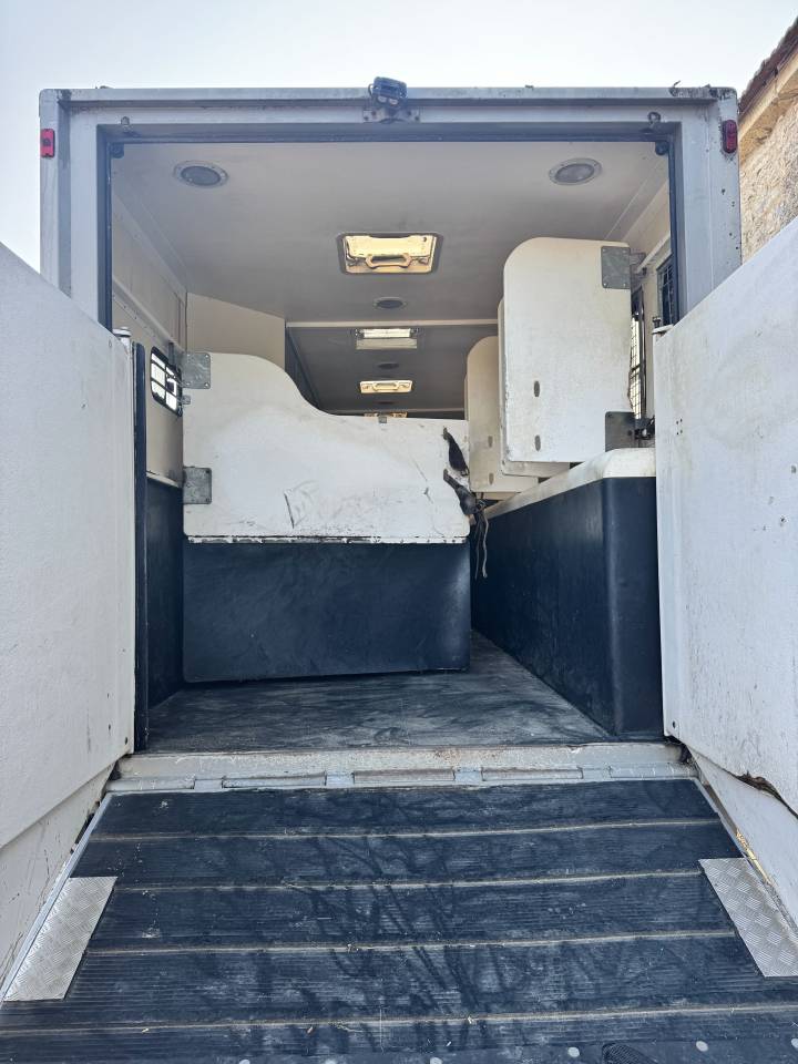 Camión para caballos Scania 94XS 2000 De segunda mano