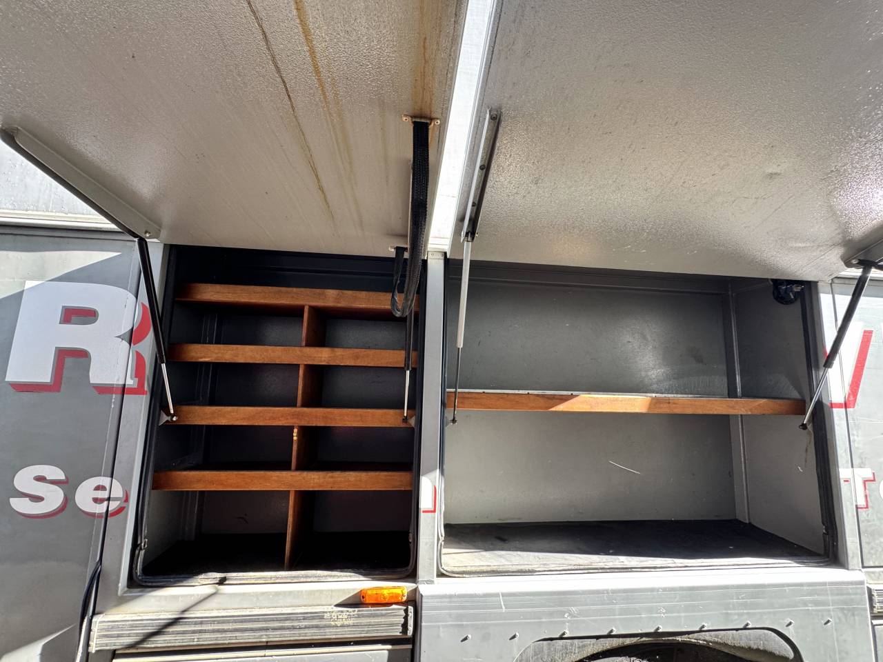 Camión para caballos Scania 94XS 2000 De segunda mano