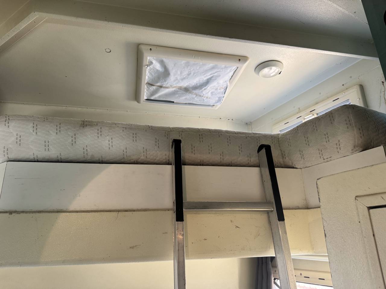 Camión para caballos Scania 94XS 2000 De segunda mano