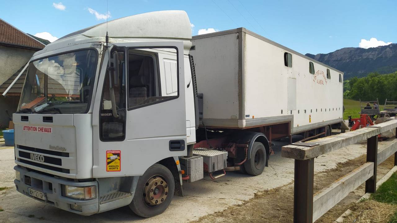 Semirremolque Caballos Iveco IVECO 1994 De segunda mano
