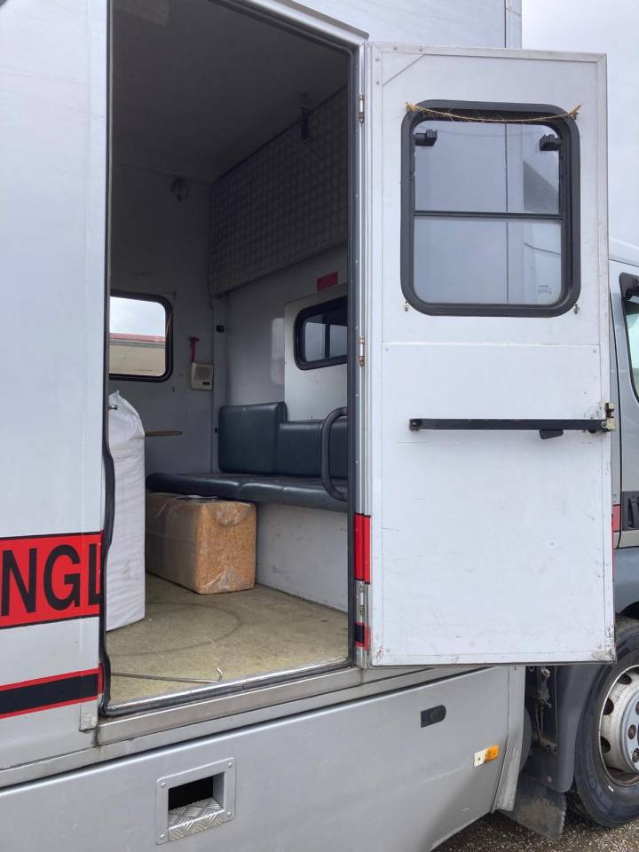 Camión para caballos Volvo CAMION MTM 2012 De segunda mano