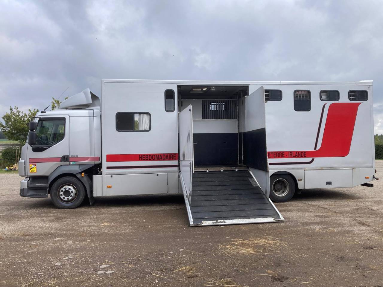 Camión para caballos Volvo CAMION MTM 2012 De segunda mano