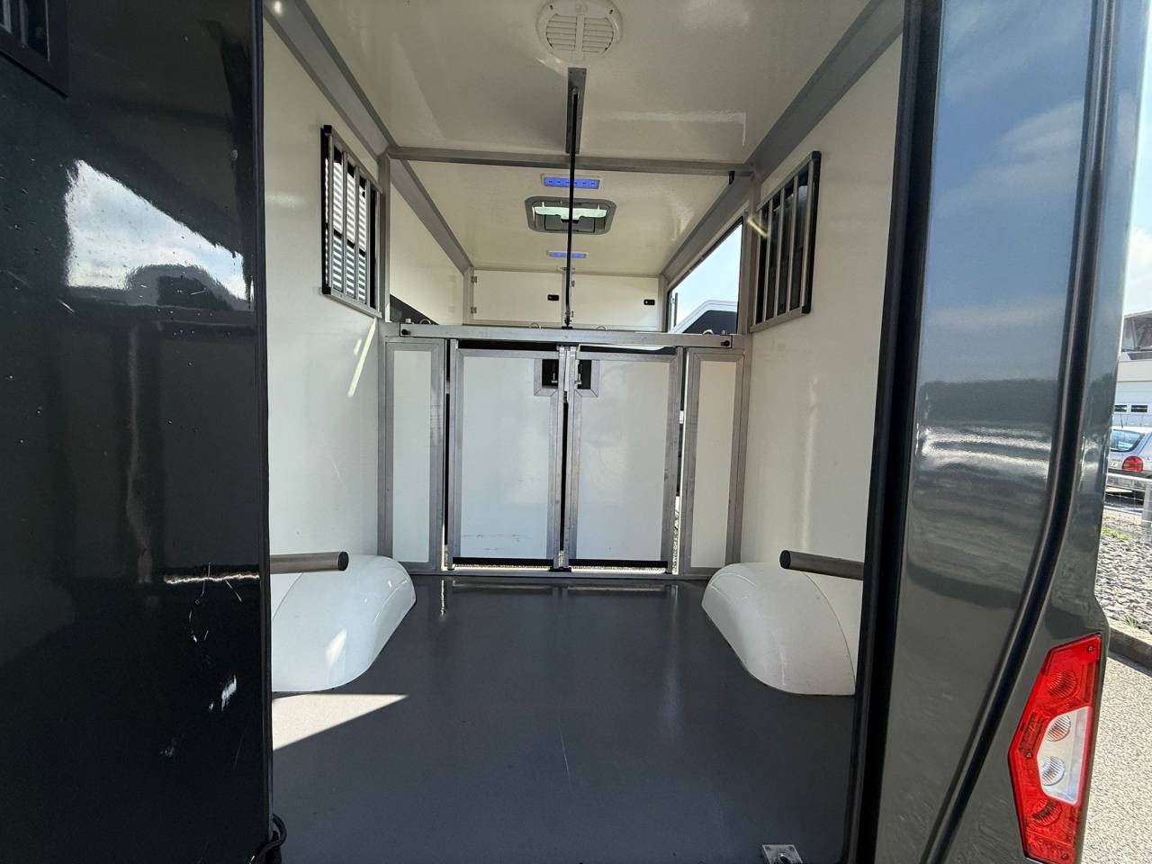 Furgoneta para caballos STX MOVANO 165CH 2018 De segunda mano