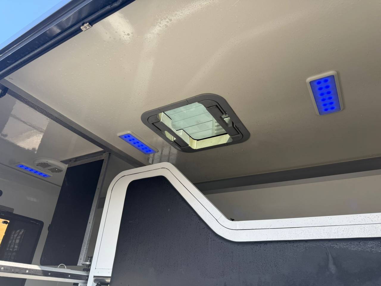 Furgoneta para caballos STX MOVANO 165CH 2018 De segunda mano