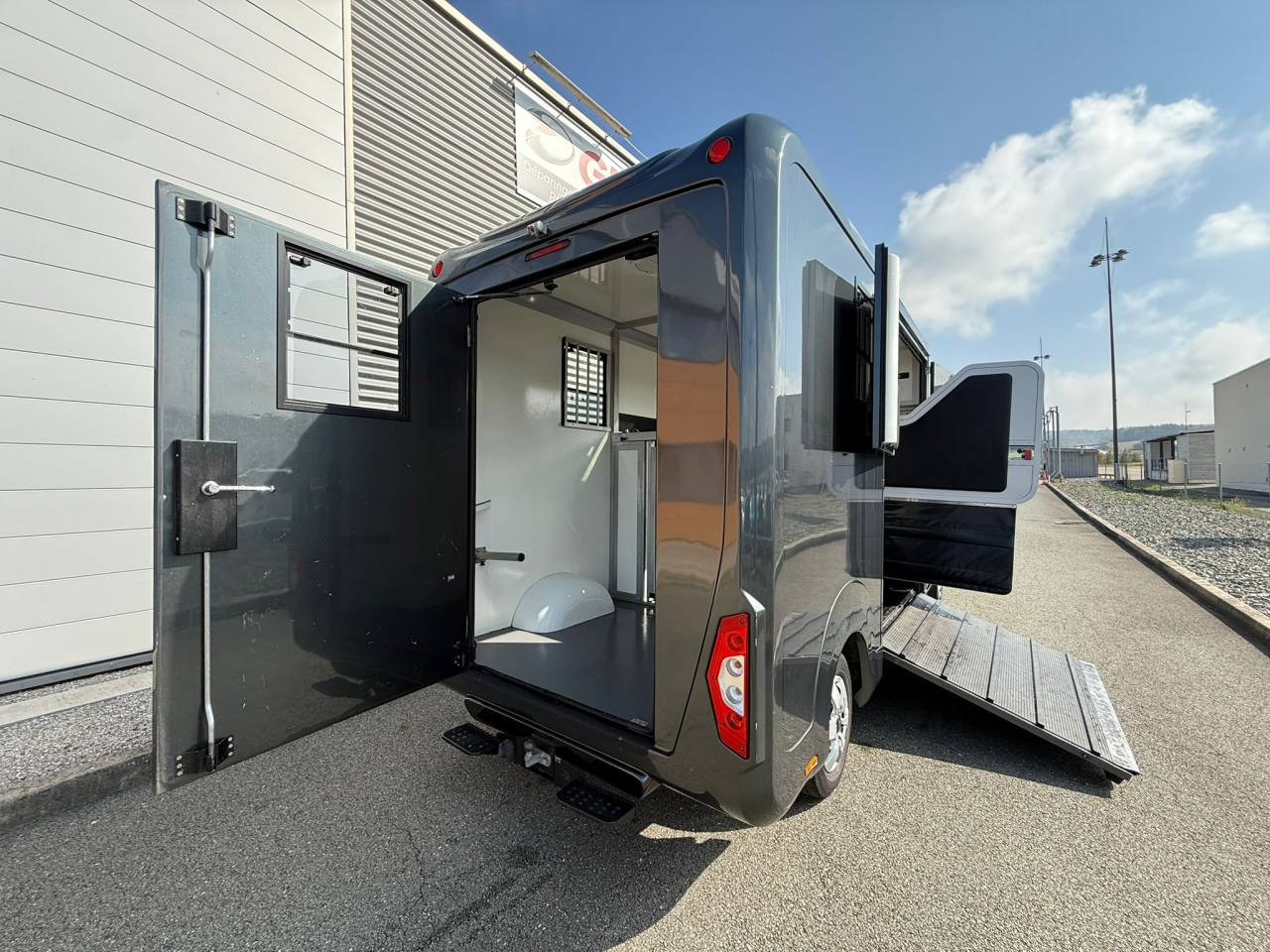 Furgoneta para caballos STX MOVANO 165CH 2018 De segunda mano