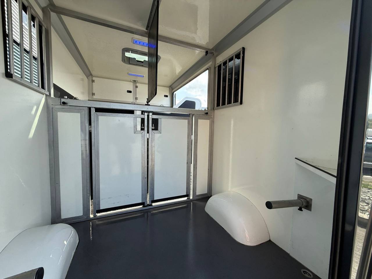 Furgoneta para caballos STX MOVANO 165CH 2018 De segunda mano