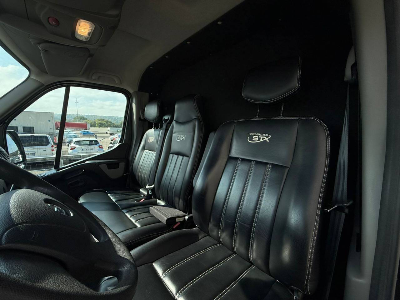 Furgoneta para caballos STX MOVANO 165CH 2018 De segunda mano