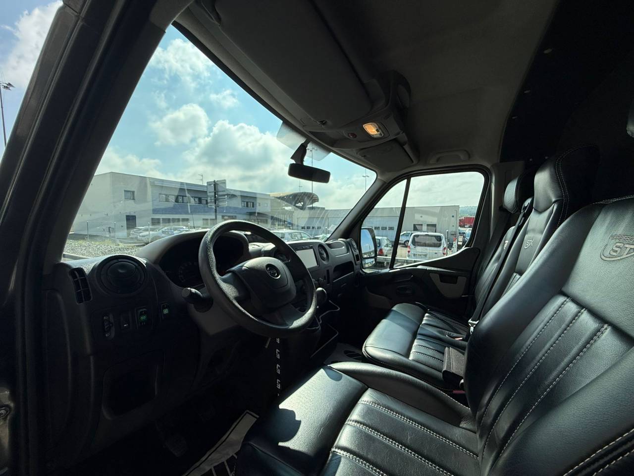 Furgoneta para caballos STX MOVANO 165CH 2018 De segunda mano