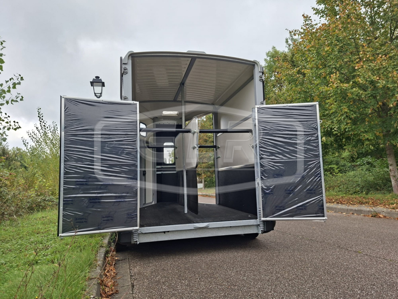 Van caballos Ifor Williams HB 511 PONT PORTE 2 Caballos 2025 Nuevo