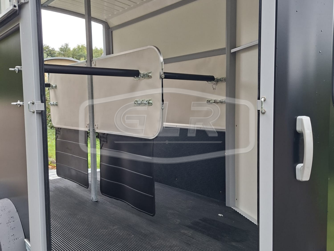 Van caballos Ifor Williams HB 511 PONT PORTE 2 Caballos 2025 Nuevo