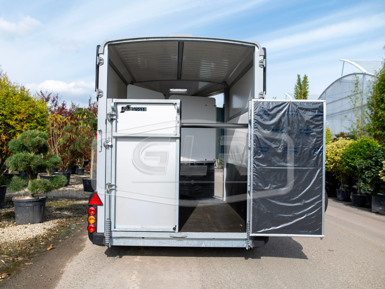 Van caballos Ifor Williams HB 511 DIAGONAL PP 2 Caballos 2025 Nuevo