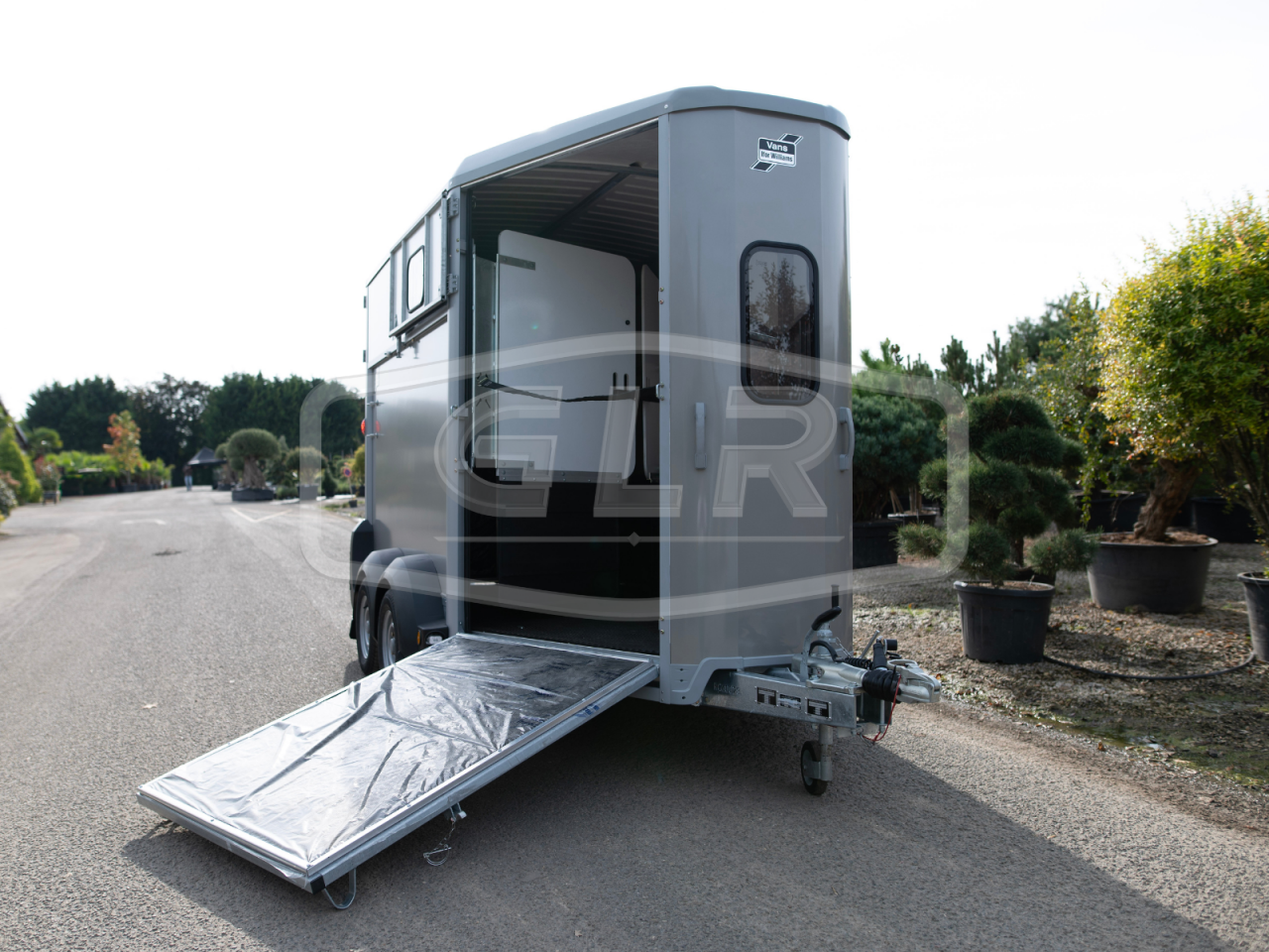 Van caballos Ifor Williams HB 511 DIAGONAL PP 2 Caballos 2025 Nuevo