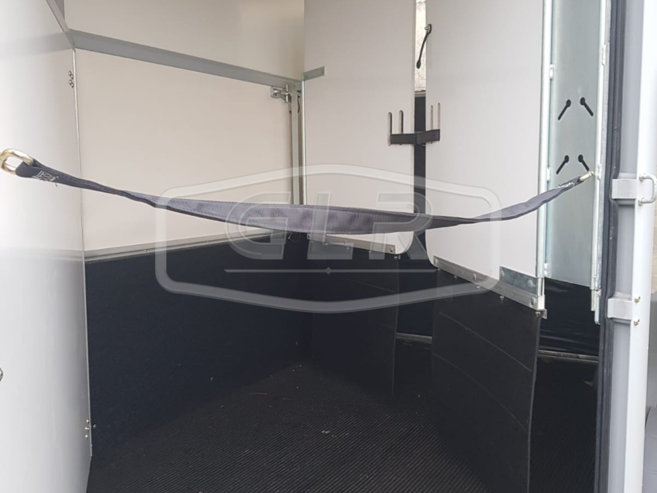 Van caballos Ifor Williams HB 511 DIAGONAL PP 2 Caballos 2025 Nuevo