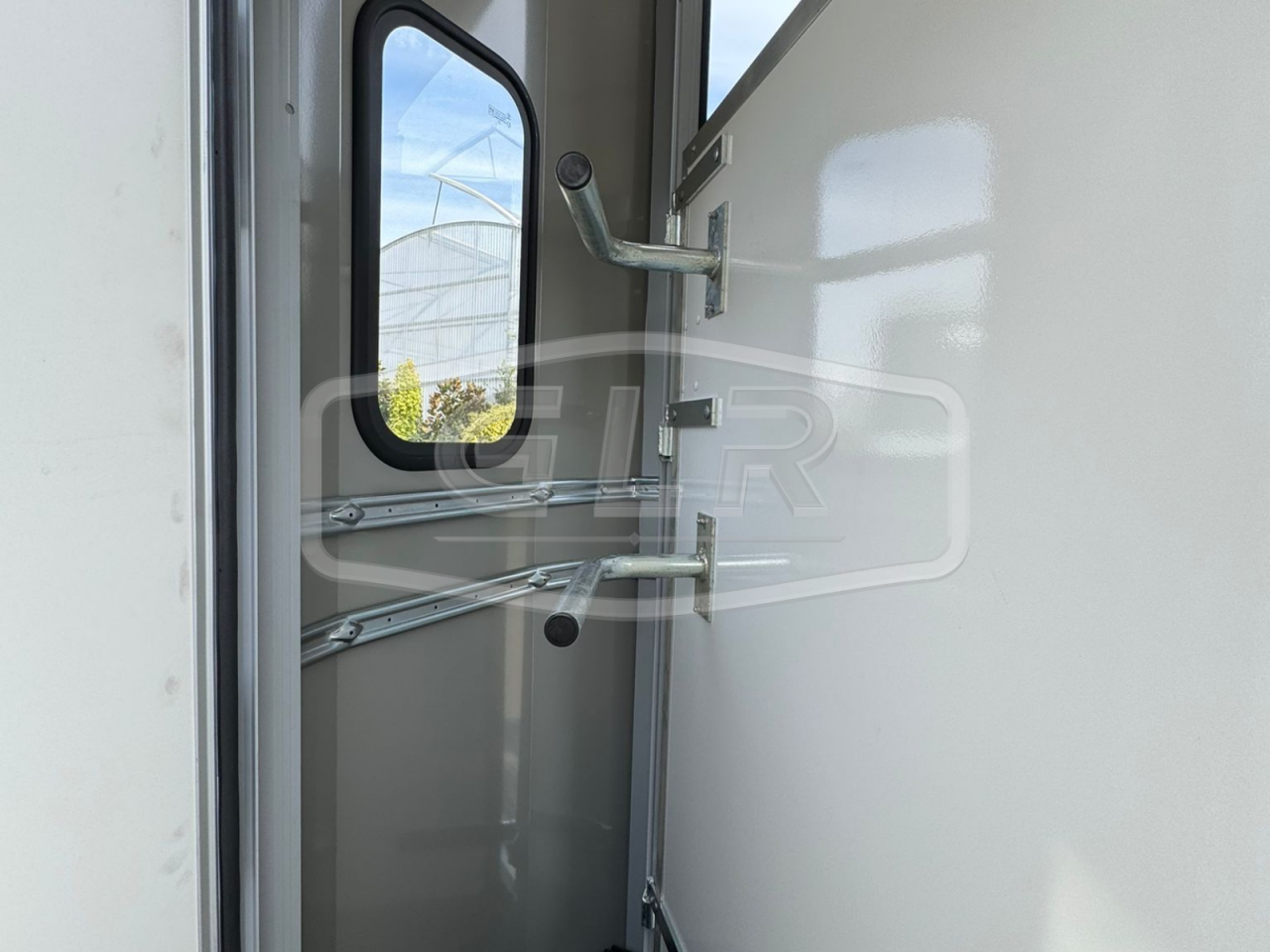 Van caballos Ifor Williams HB 511 DIAGONAL PP 2 Caballos 2025 Nuevo