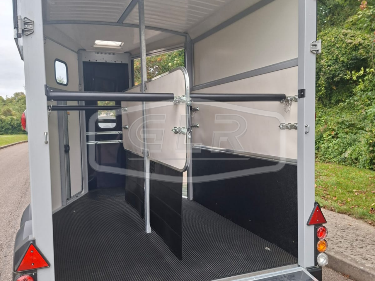 Van caballos Ifor Williams HB 511 2 Caballos 2025 Nuevo