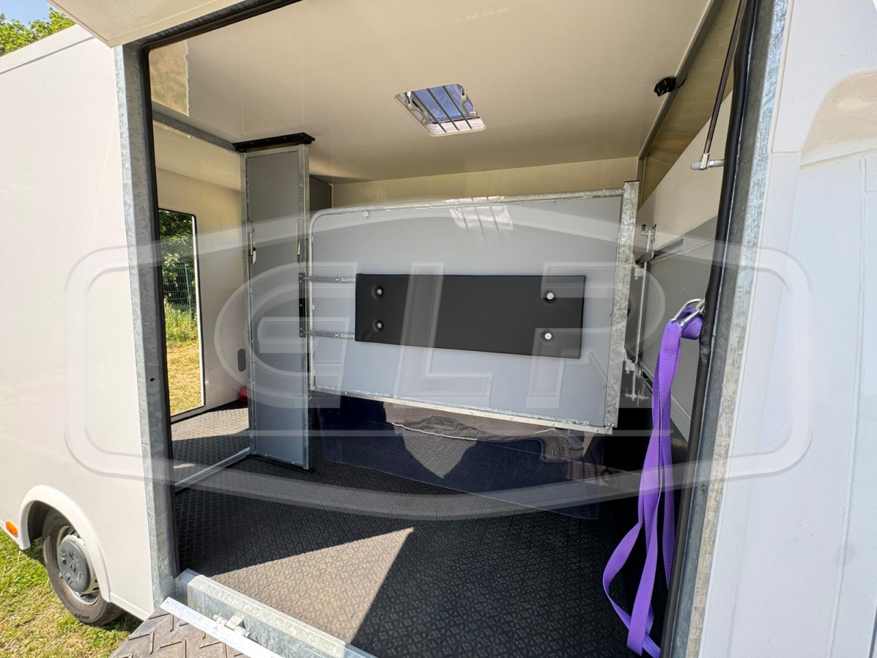 Furgoneta para caballos AP Petit  2020 De segunda mano