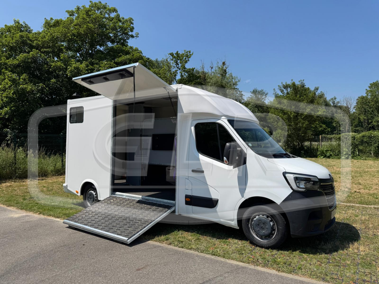Furgoneta para caballos AP Petit  2020 De segunda mano