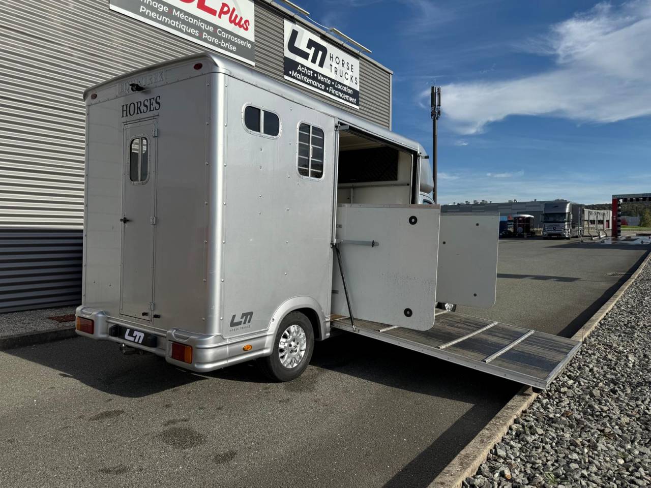 Furgoneta para caballos Equi-Trek EQUI-TREK 3 PLACES 2009 De segunda mano