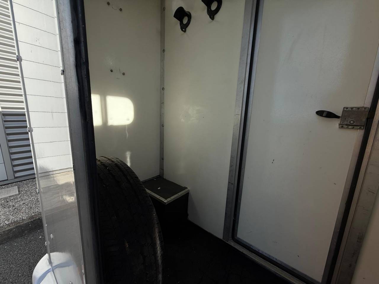 Furgoneta para caballos Equi-Trek EQUI-TREK 3 PLACES 2009 De segunda mano