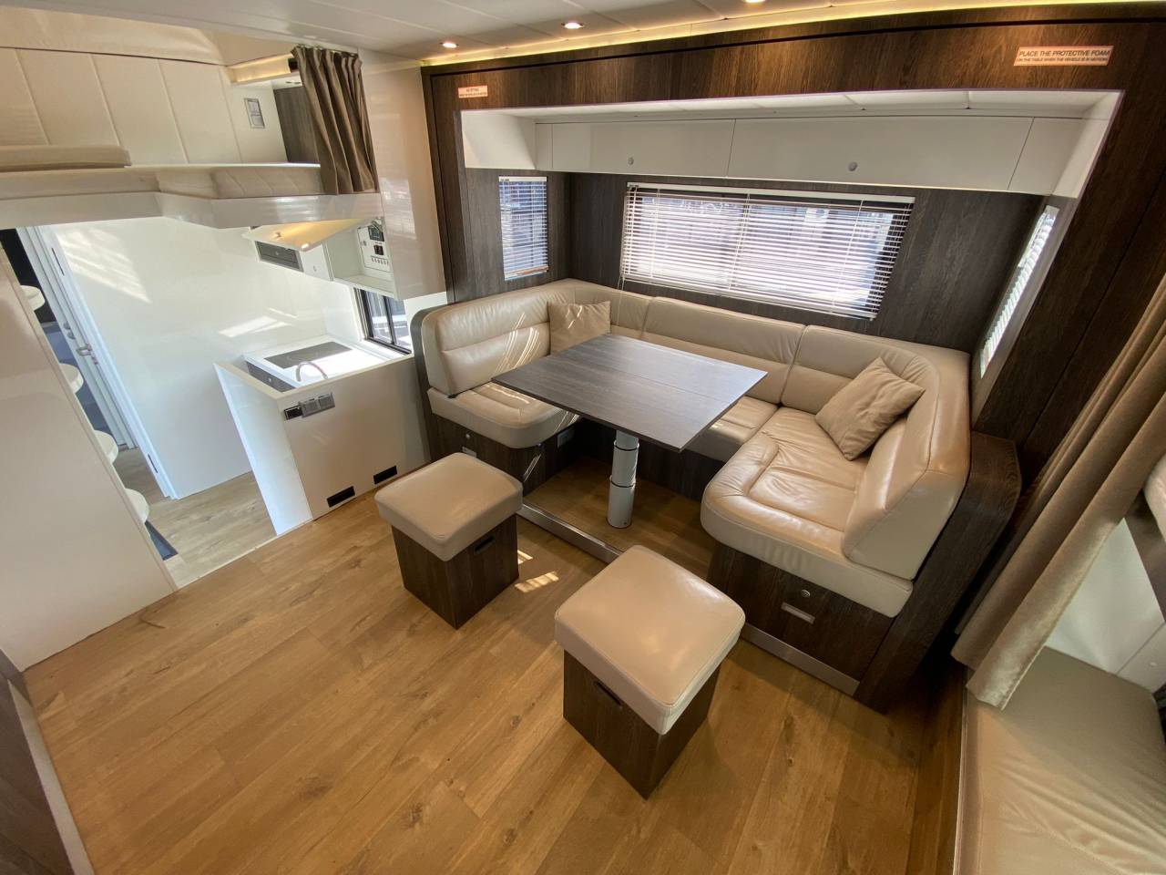 Cami&oacute;n para caballos Scania P 410 2017 De segunda mano