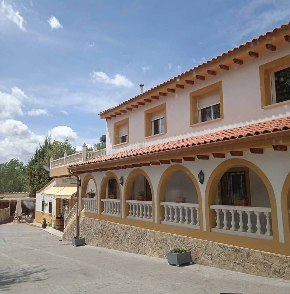 Finca Ecuestre con 2 Viviendas e Instalaciones Hipicas