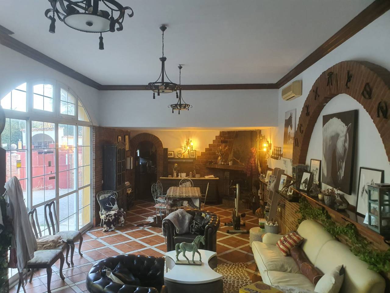 Finca Ecuestre con 2 Viviendas e Instalaciones Hipicas