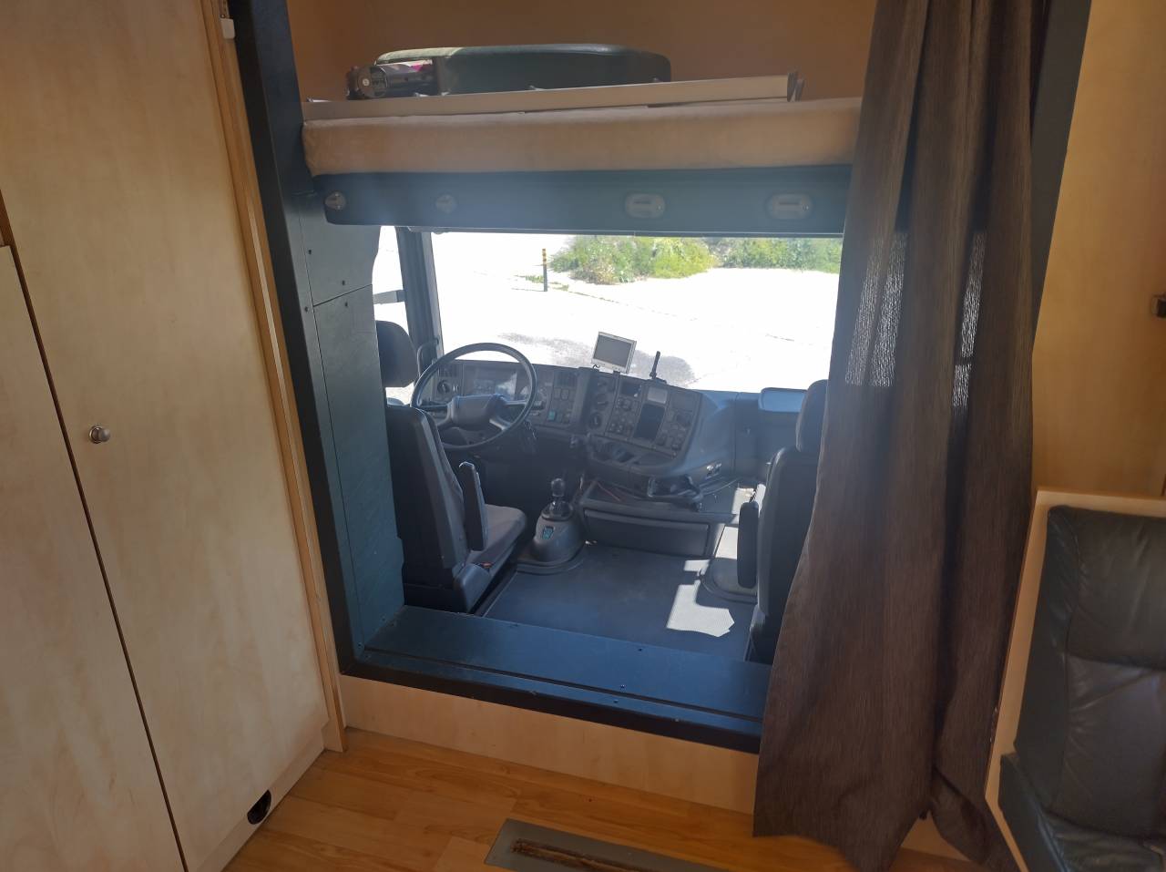 Camión para caballos Scania L144 6x2 2003 De segunda mano