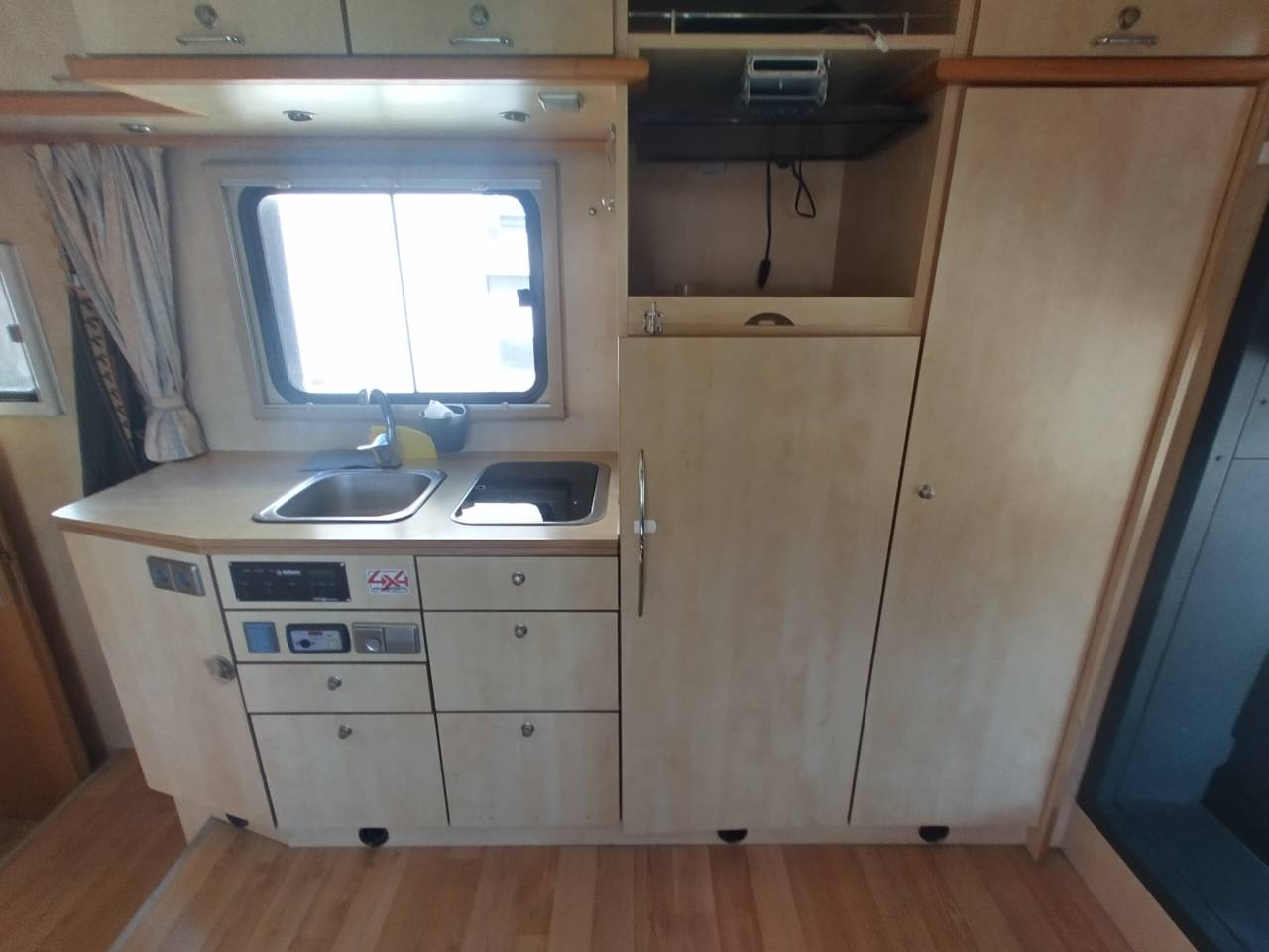 Camión para caballos Scania L144 6x2 2003 De segunda mano