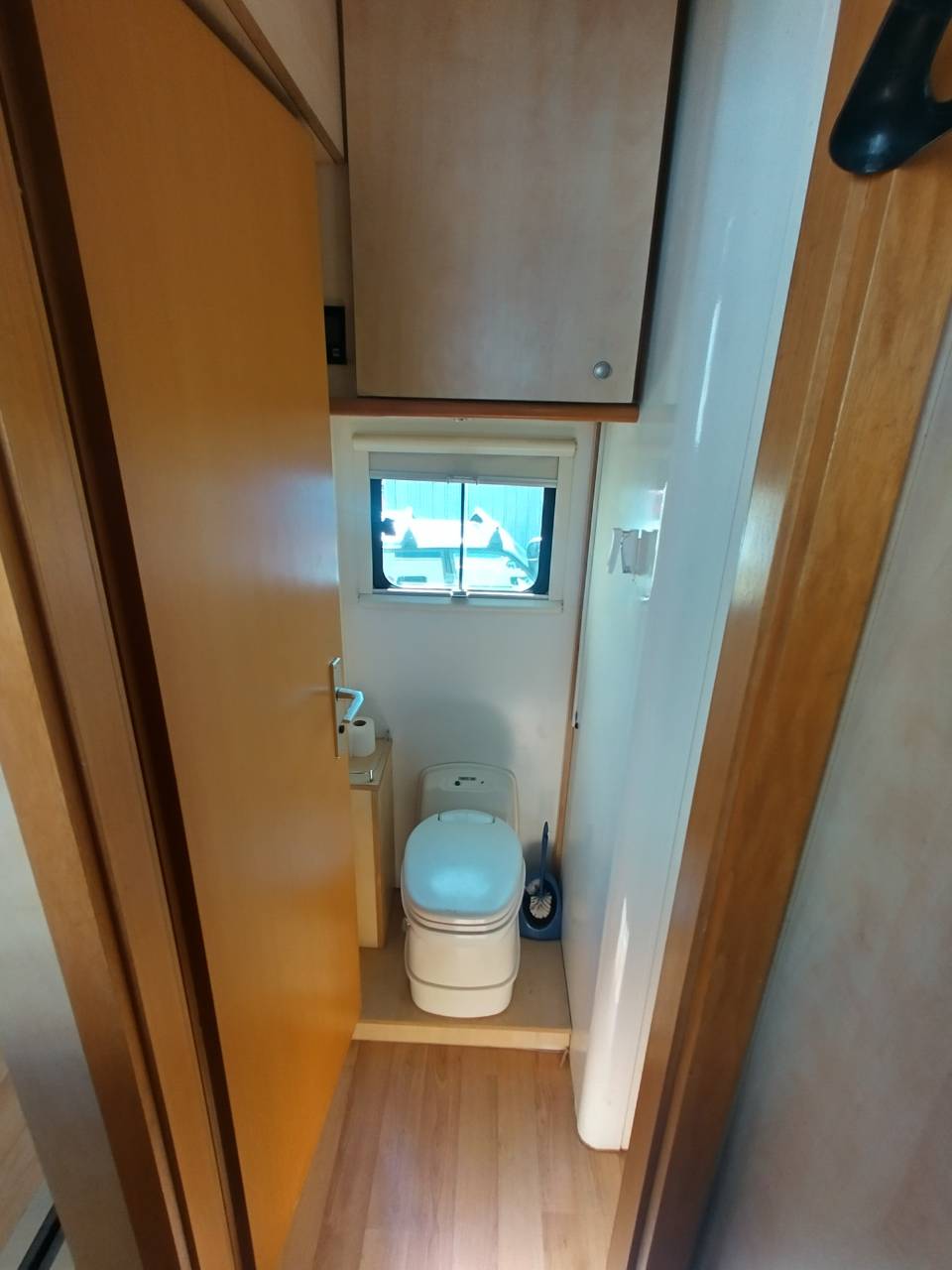 Camión para caballos Scania L144 6x2 2003 De segunda mano