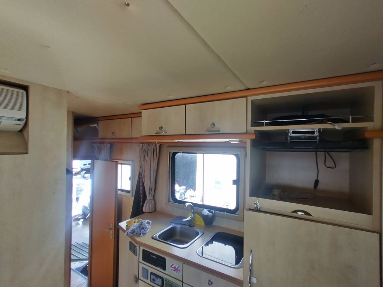 Camión para caballos Scania L144 6x2 2003 De segunda mano