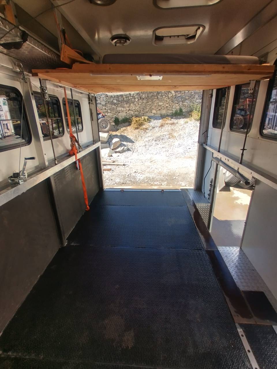 Camión para caballos Scania L144 6x2 2003 De segunda mano