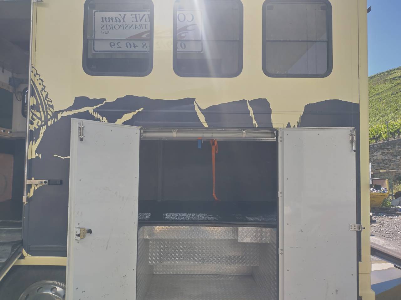 Camión para caballos Scania L144 6x2 2003 De segunda mano