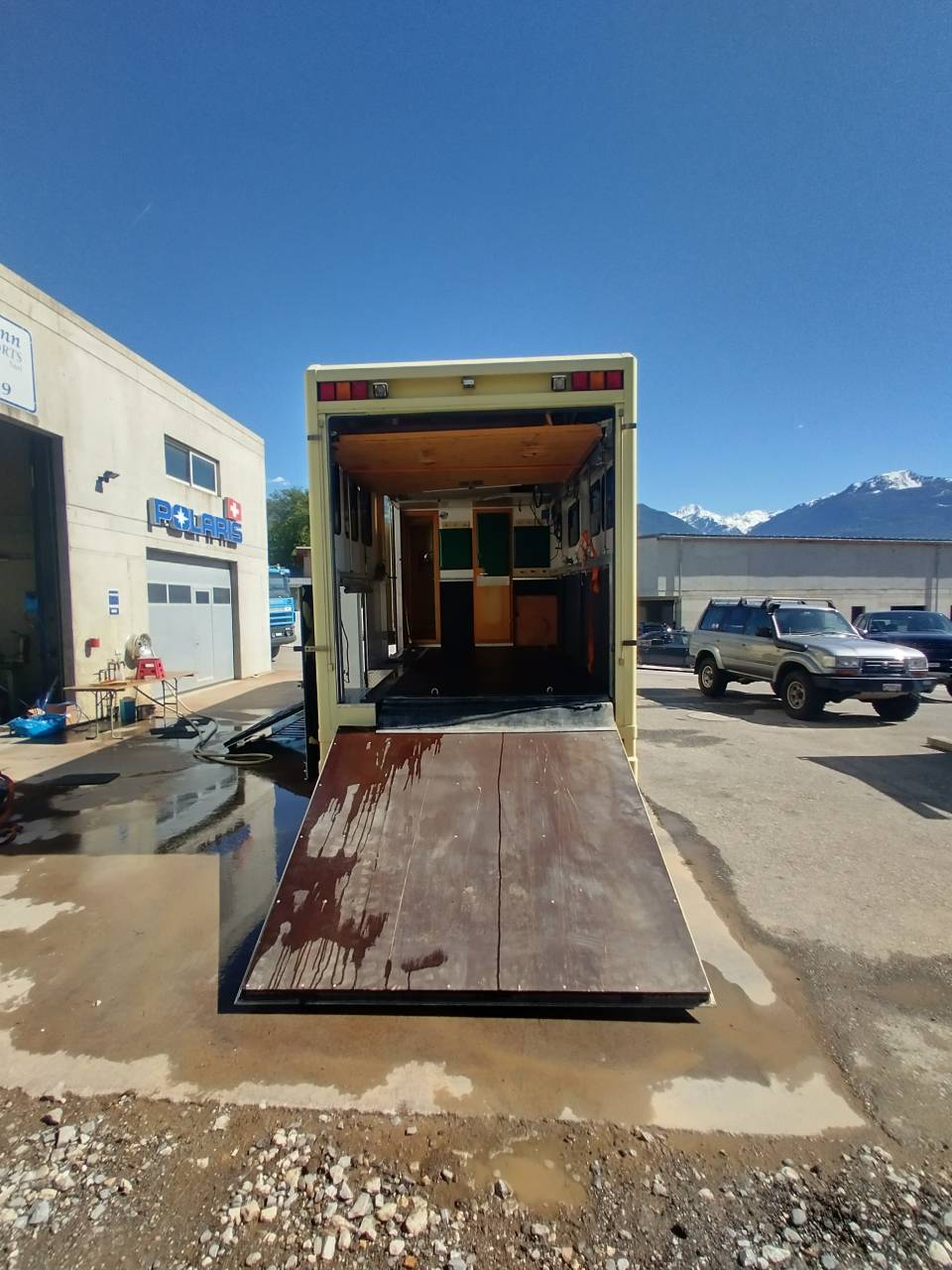 Camión para caballos Scania L144 6x2 2003 De segunda mano