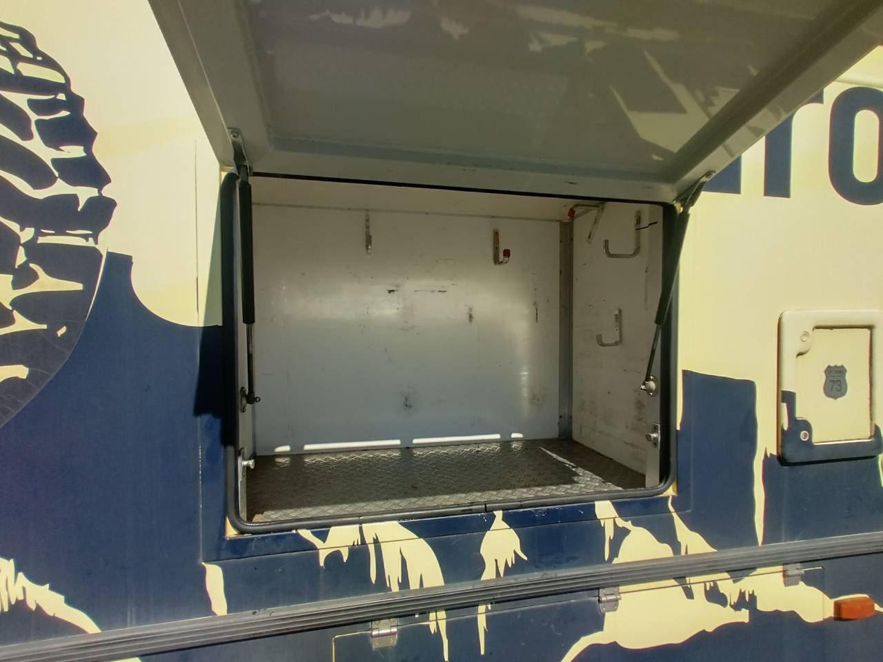 Camión para caballos Scania L144 6x2 2003 De segunda mano