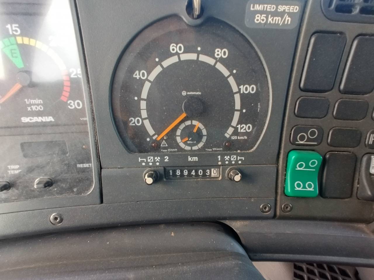 Camión para caballos Scania L144 6x2 2003 De segunda mano