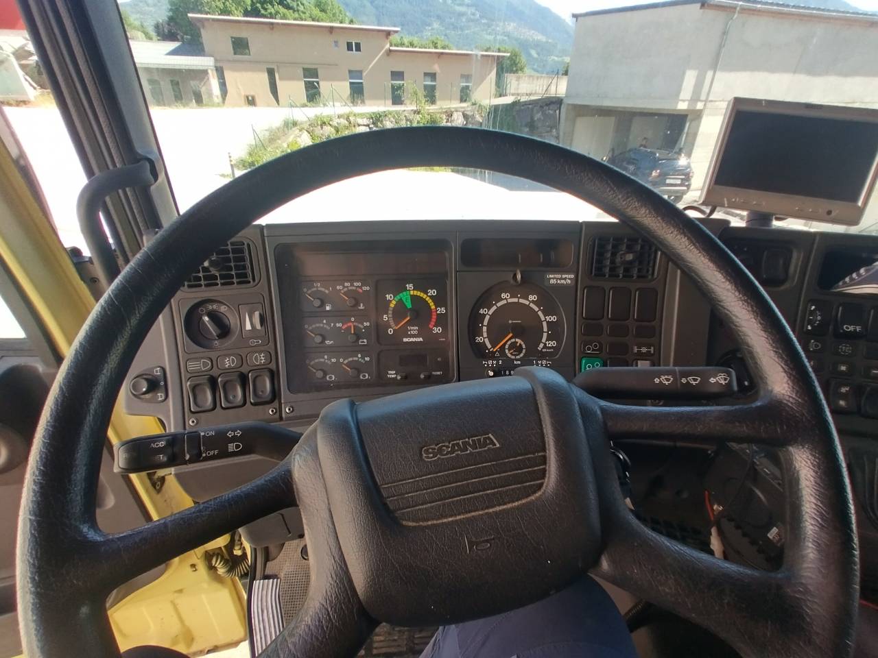 Camión para caballos Scania L144 6x2 2003 De segunda mano