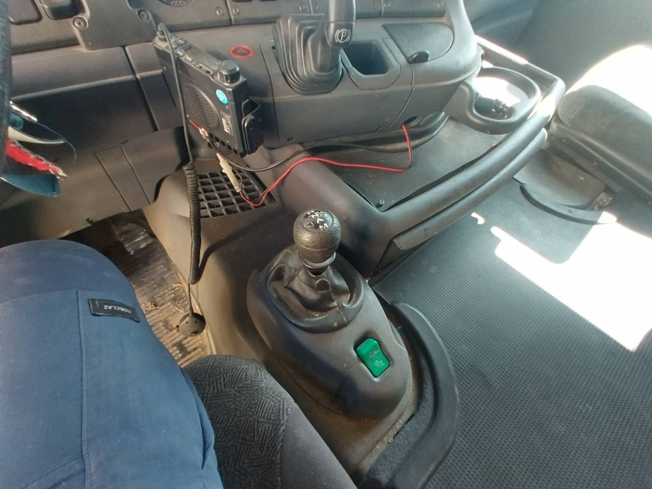 Camión para caballos Scania L144 6x2 2003 De segunda mano