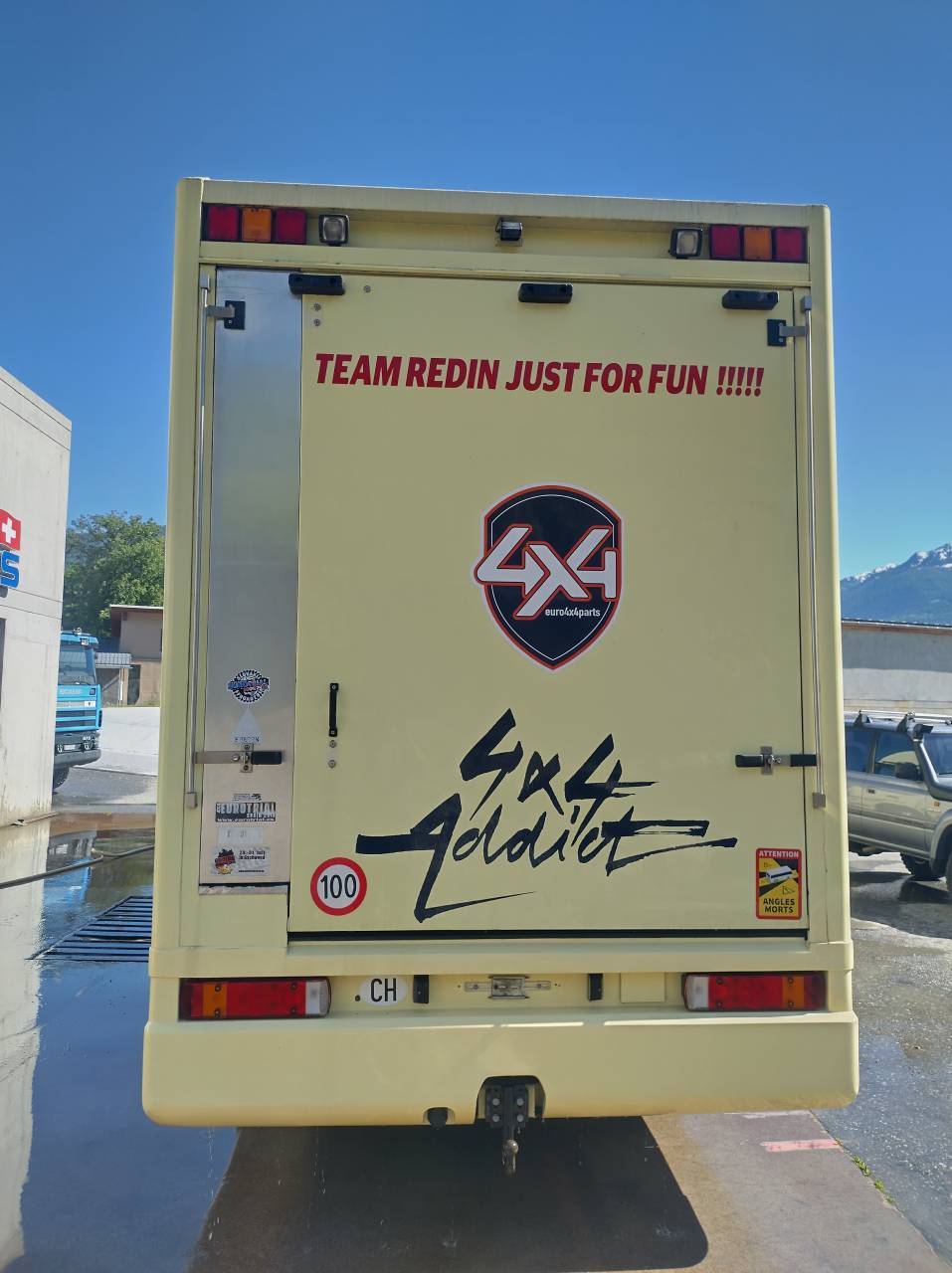 Camión para caballos Scania L144 6x2 2003 De segunda mano