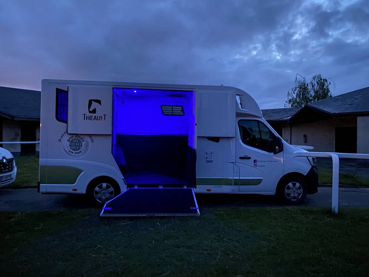 Furgoneta para caballos Theault Proteo 2020 De segunda mano